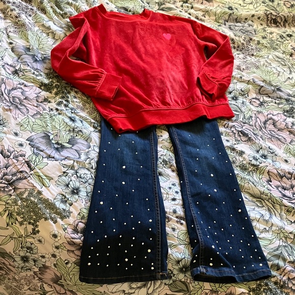 Cozy Red Kids Sweatshirt & Jean 👖 - Picture 2 of 6